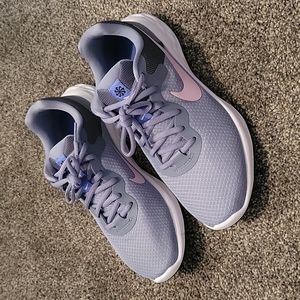 Nike Revolution 6 Running Shoes Slate color with pink accent size 8.5